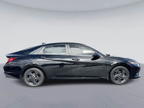 Used 2022 Hyundai Elantra SEL w/ Convenience Package image 2