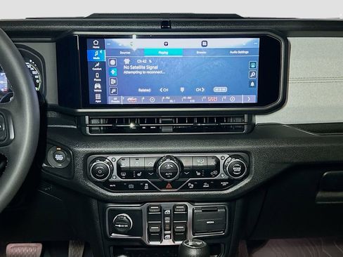 Used 2024 Jeep Wrangler Unlimited w/ Convenience Group AWD/4WD image 12