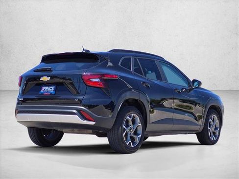 Used 2025 Chevrolet Trax LT FWD image 5
