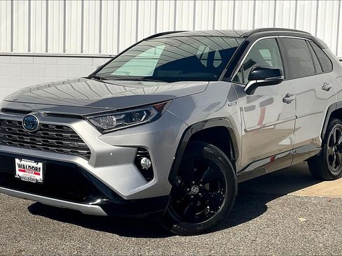 Used 2021 Toyota RAV4 XSE AWD/4WD image 2