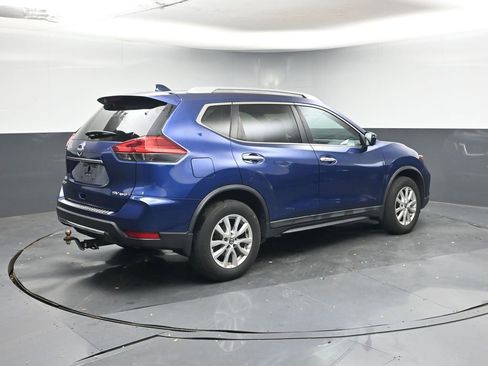 Used 2017 Nissan Rogue SV w/ Sun & Sound Touring Package image 5