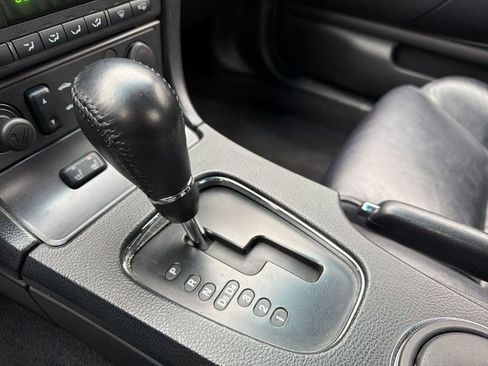 Used 2005 Ford Thunderbird image 23