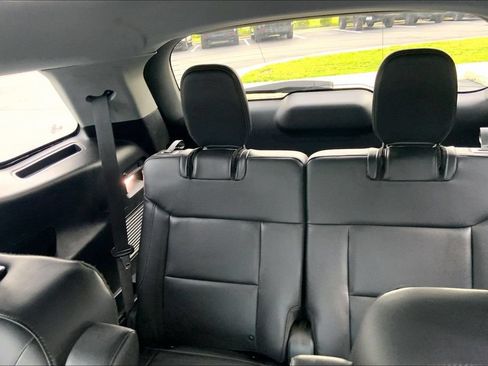 Used 2023 Ford Explorer XLT w/ Equipment Group 202A AWD/4WD image 11