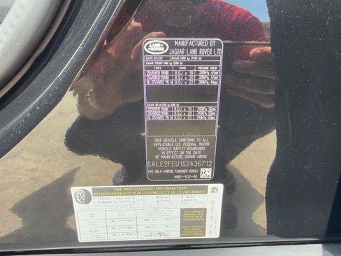 Used 2025 Land Rover Defender 130 X-Dynamic SE AWD/4WD image 31
