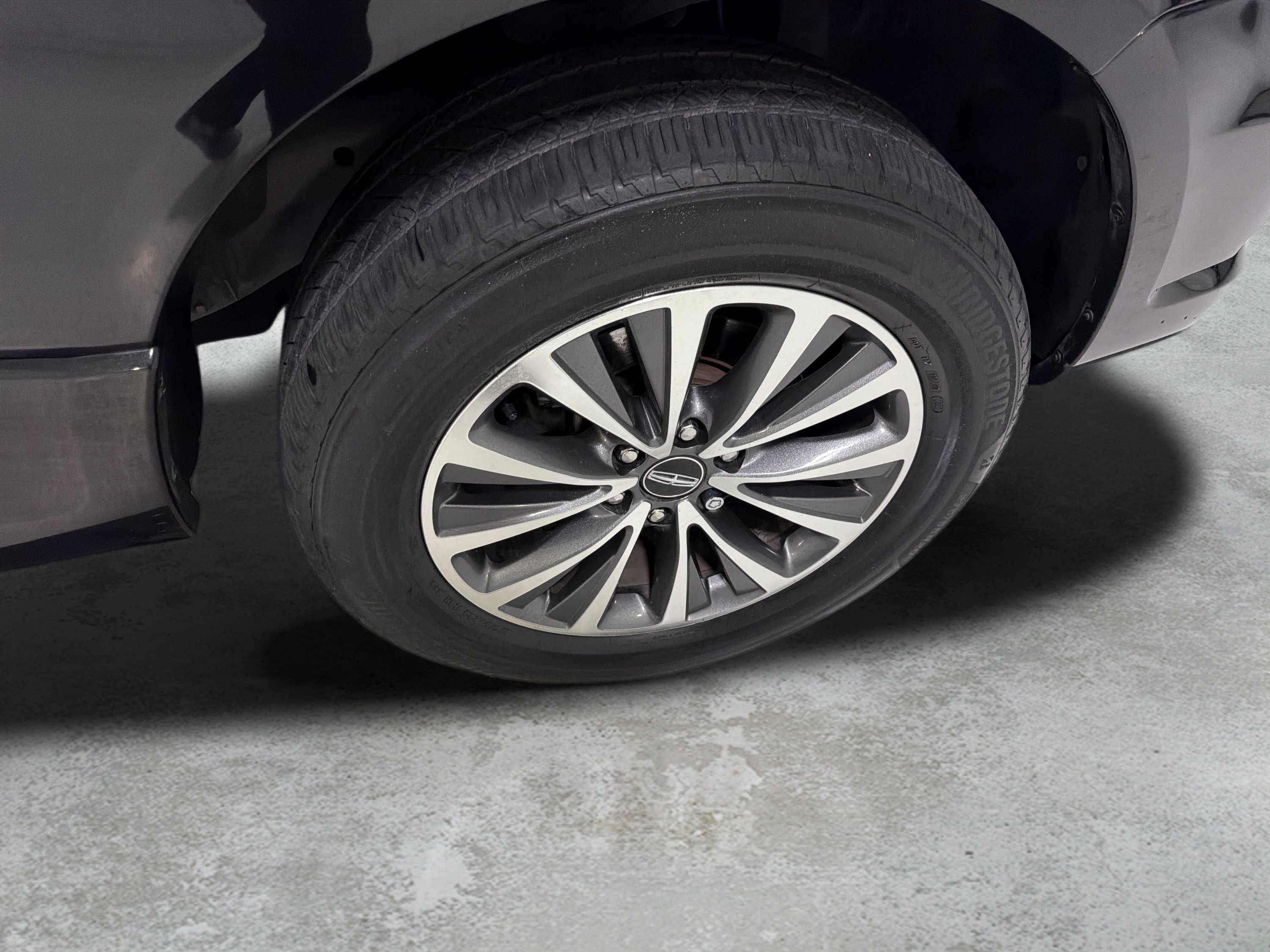 Used 2015 Lincoln Navigator 2WD image 20