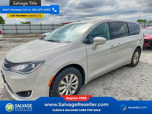 Used 2020 Chrysler Pacifica Touring FWD image 1