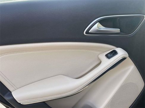 Used 2014 Mercedes-Benz CLA 250 4MATIC image 9