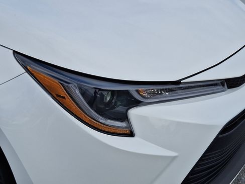 Certified 2025 Toyota Corolla LE image 10