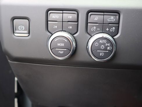 Used 2023 GMC Sierra 1500 AT4 w/ AT4 Preferred Package AWD/4WD image 17