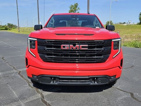 Used 2025 GMC Sierra 1500 Elevation w/ X31 Off-Road Package AWD/4WD image 2