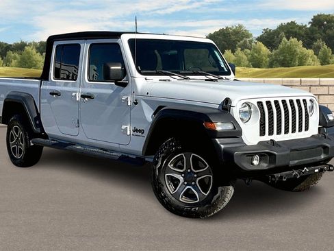 Used 2020 Jeep Gladiator Sport w/ Quick Order Package 24S image 2