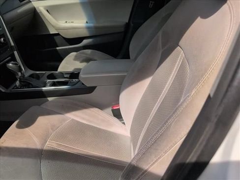 Used 2015 Hyundai Sonata SE FWD image 4