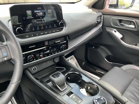 Used 2023 Nissan Rogue Platinum w/ Platinum Premium Package AWD/4WD image 30