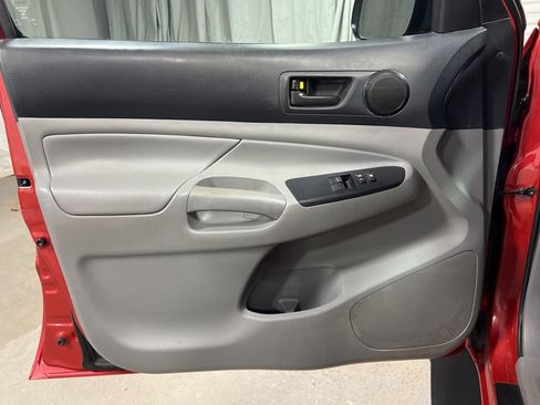 Used 2013 Toyota Tacoma PreRunner image 24