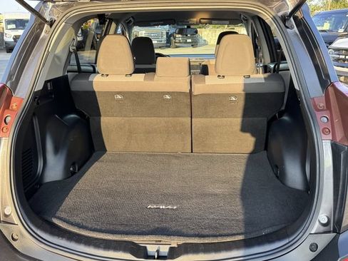 Used 2015 Toyota RAV4 LE FWD image 18