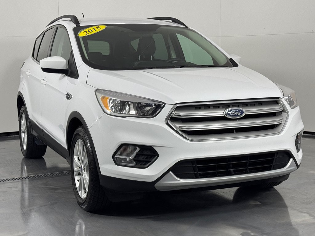 Used 2018 Ford Escape SE w/ SE Sync 3 Package FWD image 3