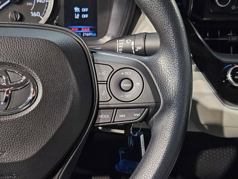 Used 2022 Toyota Corolla LE image 27