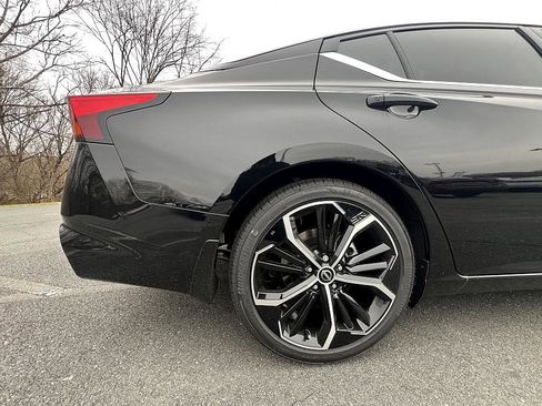 New 2025 Nissan Altima 2.5 SR image 13