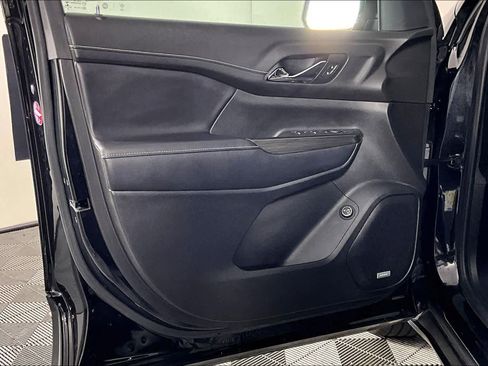 Used 2021 GMC Acadia SLT w/ Elevation Edition image 21