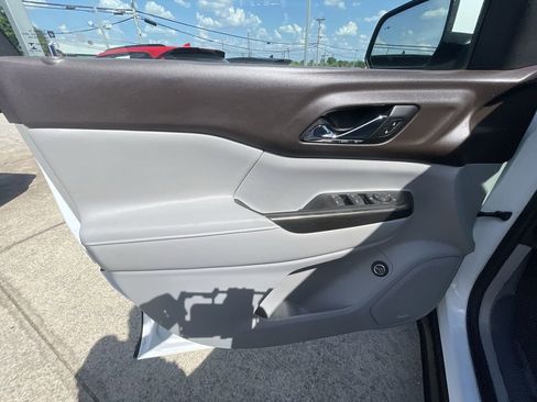 Certified 2018 GMC Acadia SLT w/ LPO, Floor Liner Package FWD image 23