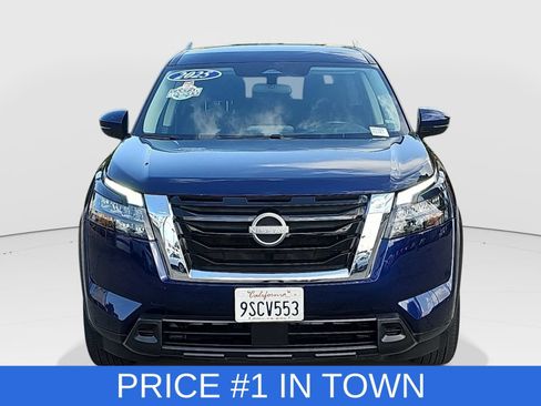 Used 2025 Nissan Pathfinder SV FWD image 2