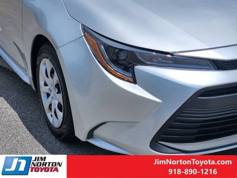 Used 2025 Toyota Corolla LE FWD image 9