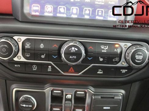 Used 2023 Jeep Gladiator Rubicon w/ Cold Weather Group AWD/4WD image 38
