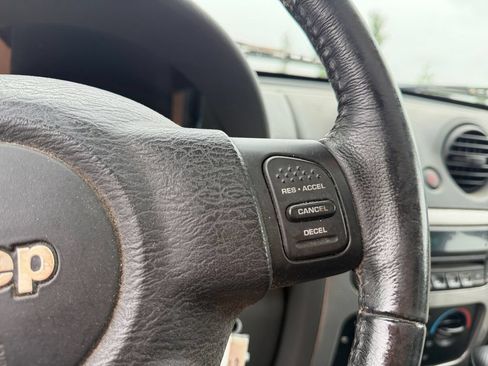 Used 2006 Jeep Liberty Sport AWD/4WD image 17