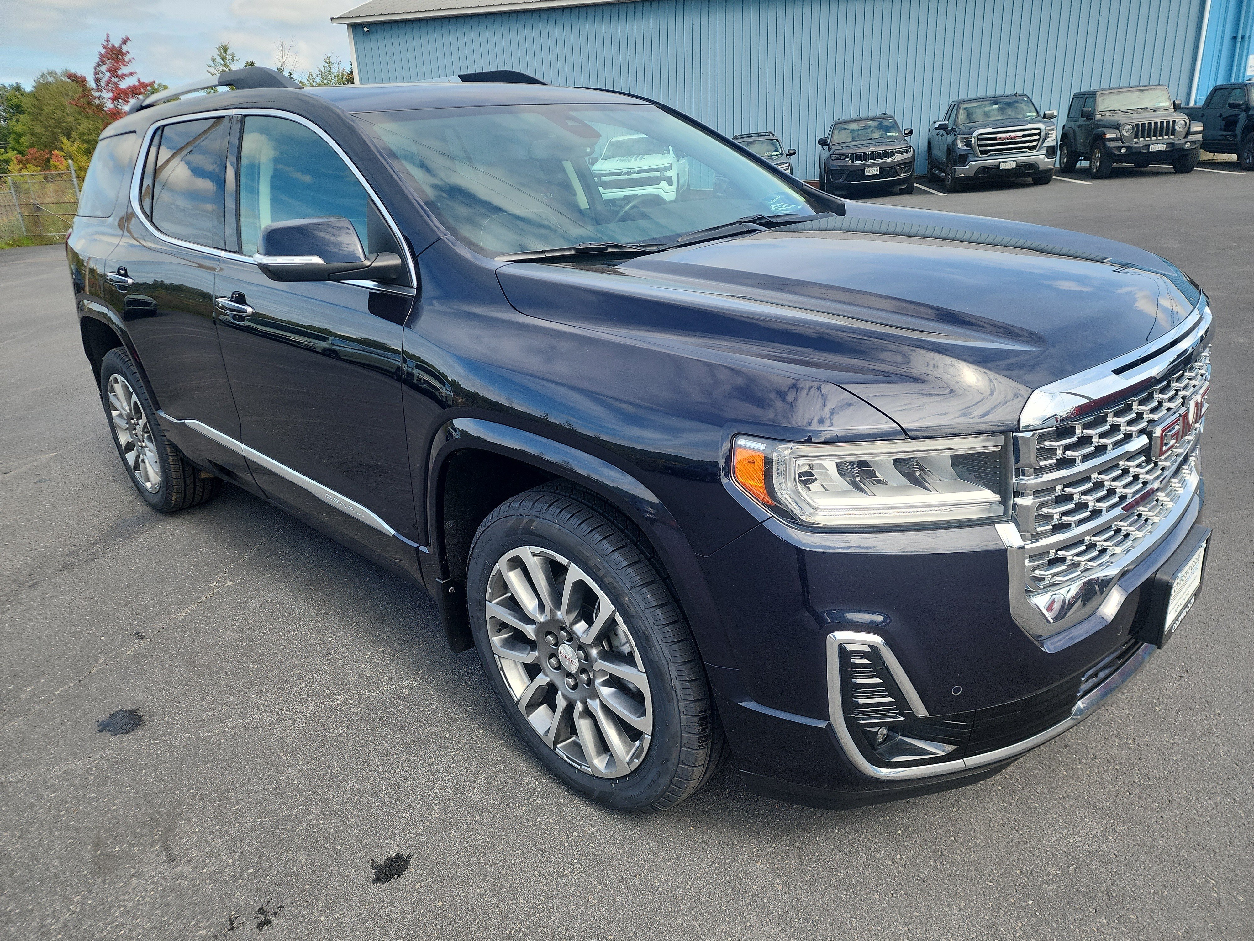 Used 2021 GMC Acadia Denali AWD/4WD image 2