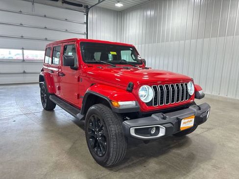 Used 2025 Jeep Wrangler Unlimited Sahara AWD/4WD image 2