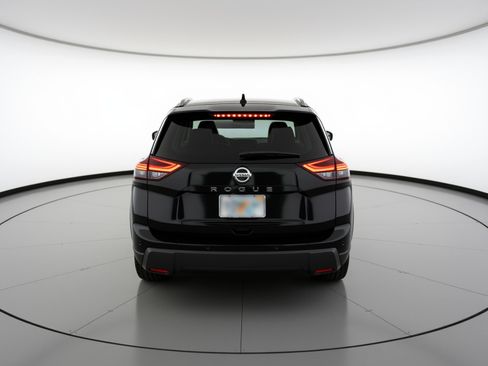 Used 2025 Nissan Rogue SV FWD image 7