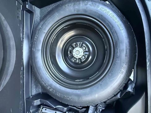 Used 2018 Toyota RAV4 SE w/ All Weather Liner Package FWD image 88