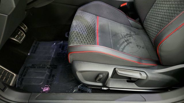 Used 2025 Volkswagen GTI SE FWD image 50
