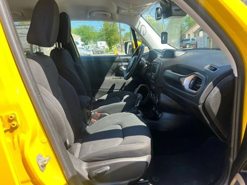 Used 2016 Jeep Renegade Latitude w/ Popular Equipment Group AWD/4WD image 32