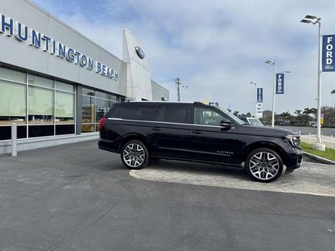 Used 2025 Ford Expedition Max Platinum w/ Platinum Ultimate Package AWD/4WD image 3