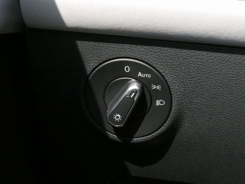 New 2025 Volkswagen Taos SE image 13