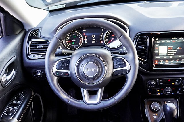 Used 2018 Jeep Compass Limited w/ Navigation Group AWD/4WD image 31