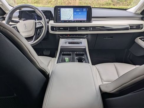 New 2025 Lincoln Aviator Premiere w/ Jet Appearance Package image 5