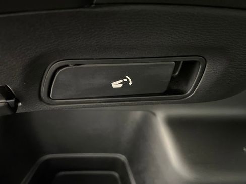 Used 2025 Mitsubishi Outlander SE FWD image 37