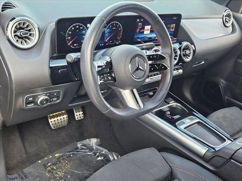 Used 2025 Mercedes-Benz GLA 250 image 10