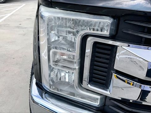 Used 2017 Ford F250 XLT w/ XLT Premium Package AWD/4WD image 27