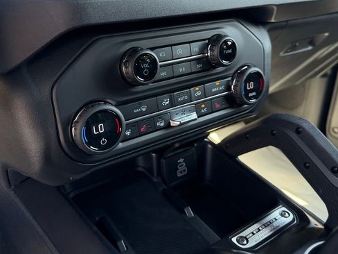 New 2026 Ford Bronco Outer Banks w/ Sasquatch Package AWD/4WD image 21