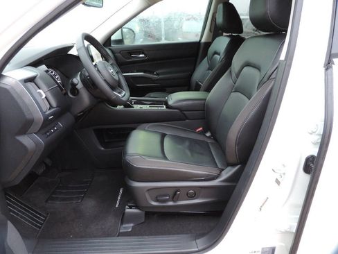 Used 2023 Nissan Pathfinder SL FWD image 19