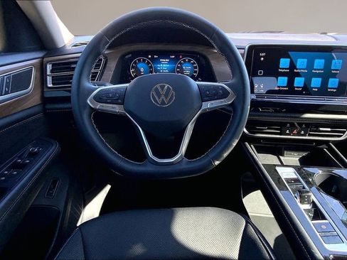 Certified 2024 Volkswagen Atlas SE image 5