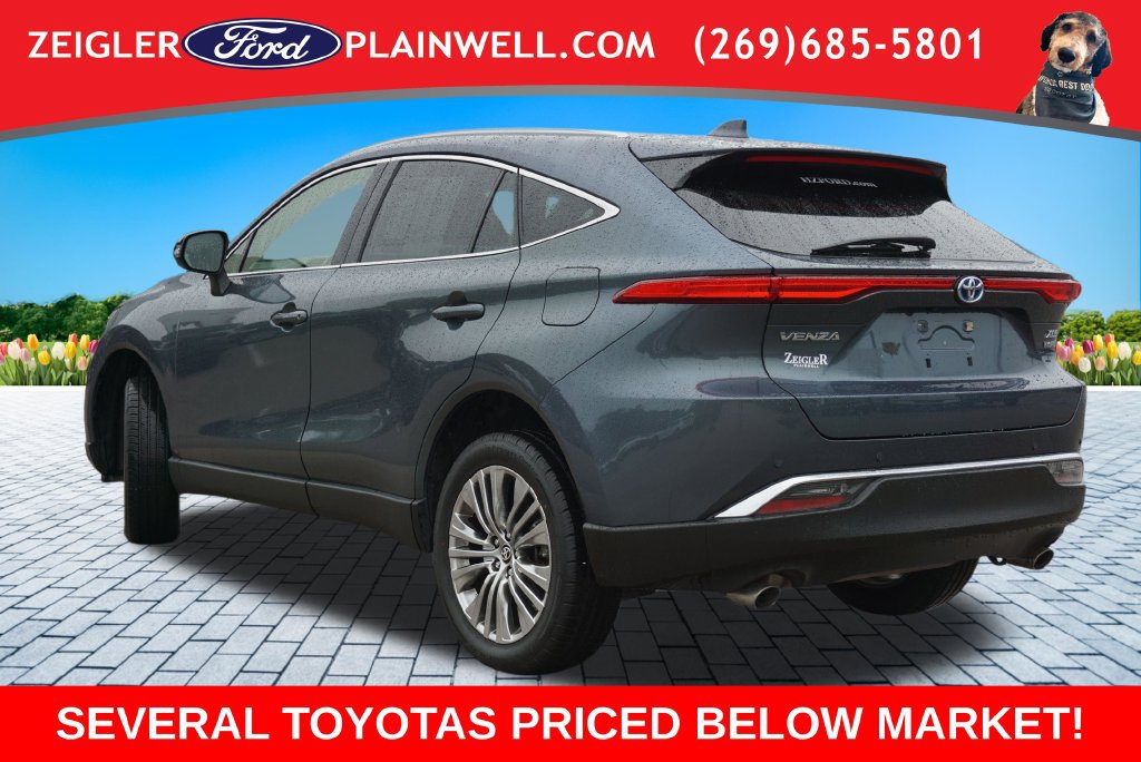 Used 2022 Toyota Venza XLE AWD/4WD image 3