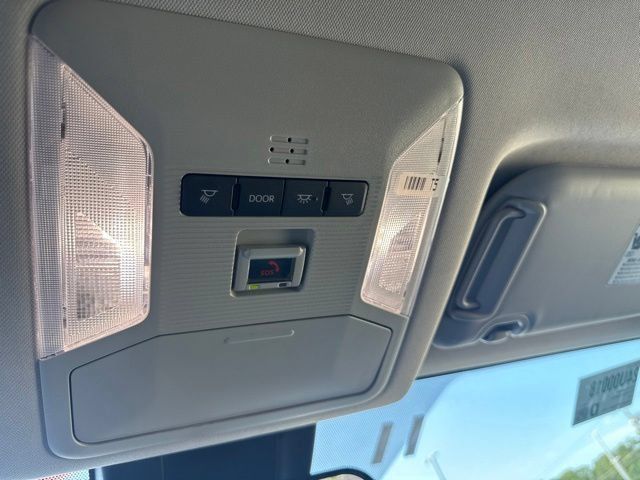 Used 2025 Toyota RAV4 XLE AWD/4WD image 24