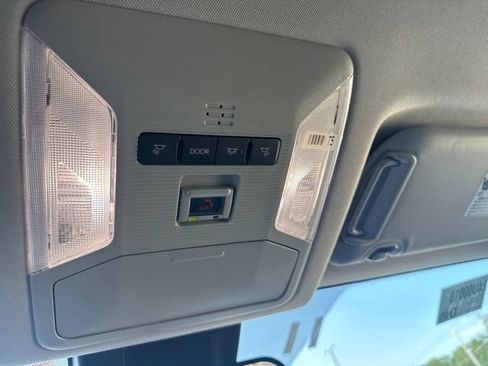 Used 2025 Toyota RAV4 XLE AWD/4WD image 24