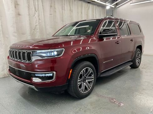 Used 2024 Jeep Wagoneer L Series II w/ Flexible Seating Group RWD image 4
