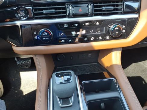 Used 2025 Nissan Pathfinder Platinum w/ Cargo Package FWD image 21