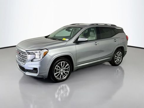 Used 2024 GMC Terrain Denali w/ Denali Premium Package AWD/4WD image 3